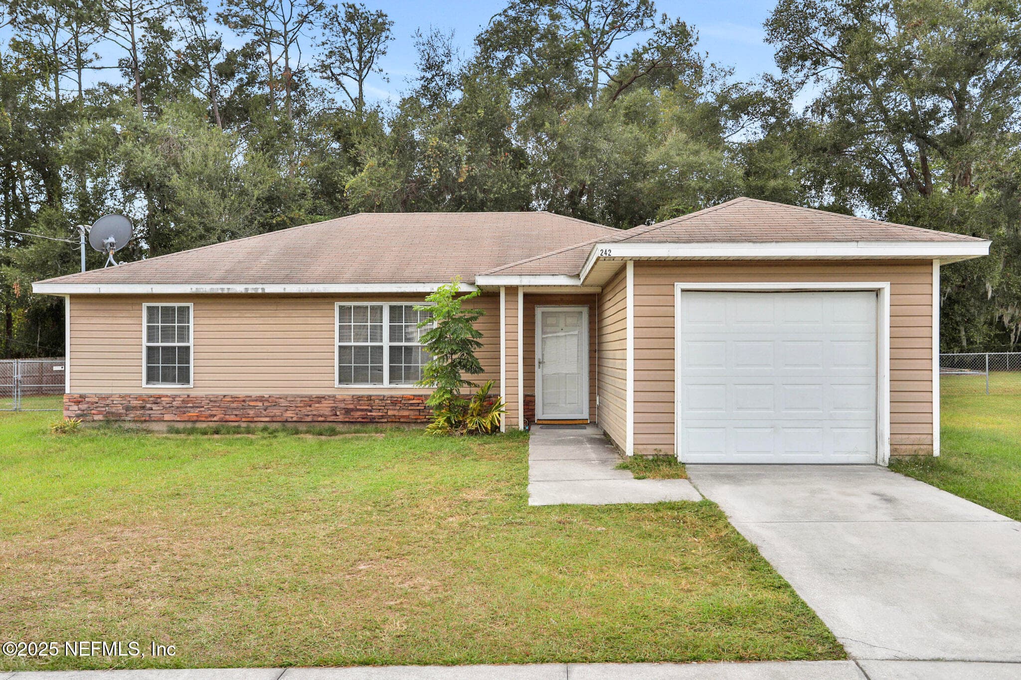 242 MANGO Drive, Palatka — exterior