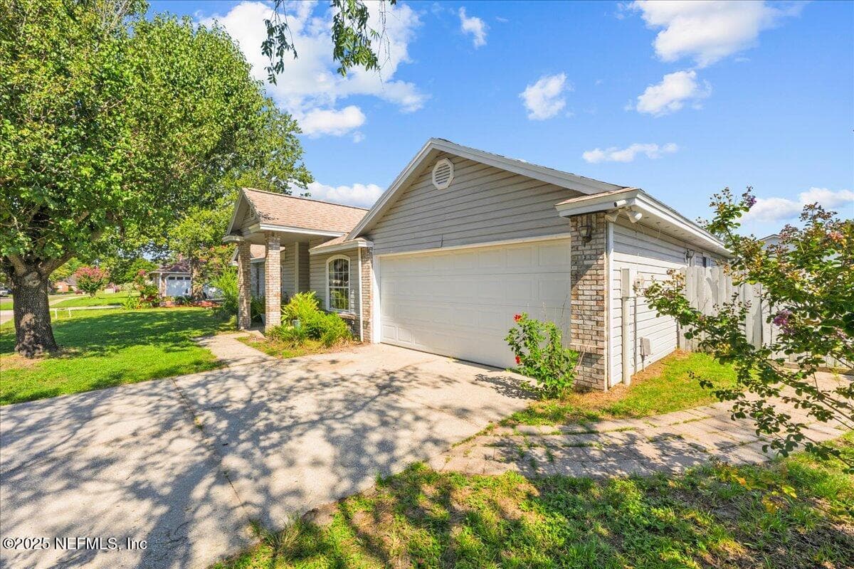 9125 CAMSHIRE Drive, Jacksonville — exterior