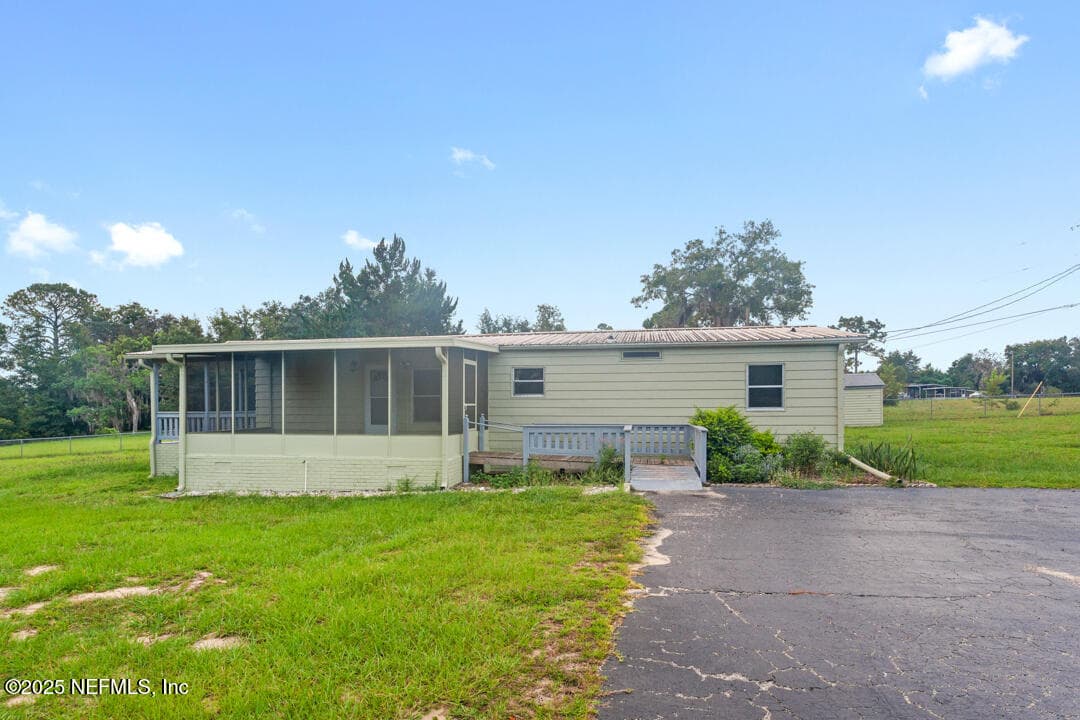 100 MANGELS Drive, Interlachen, FL 32148, Interlachen — exterior