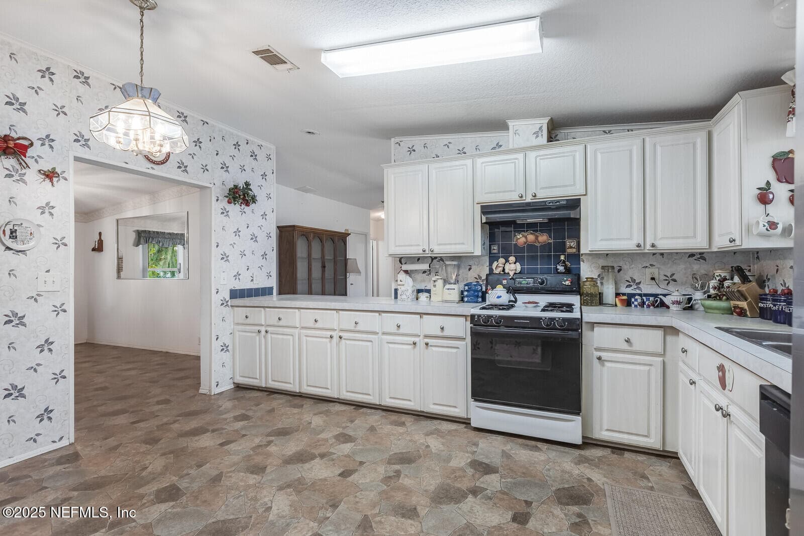 101 PALMLAND Avenue, Satsuma — photo 3
