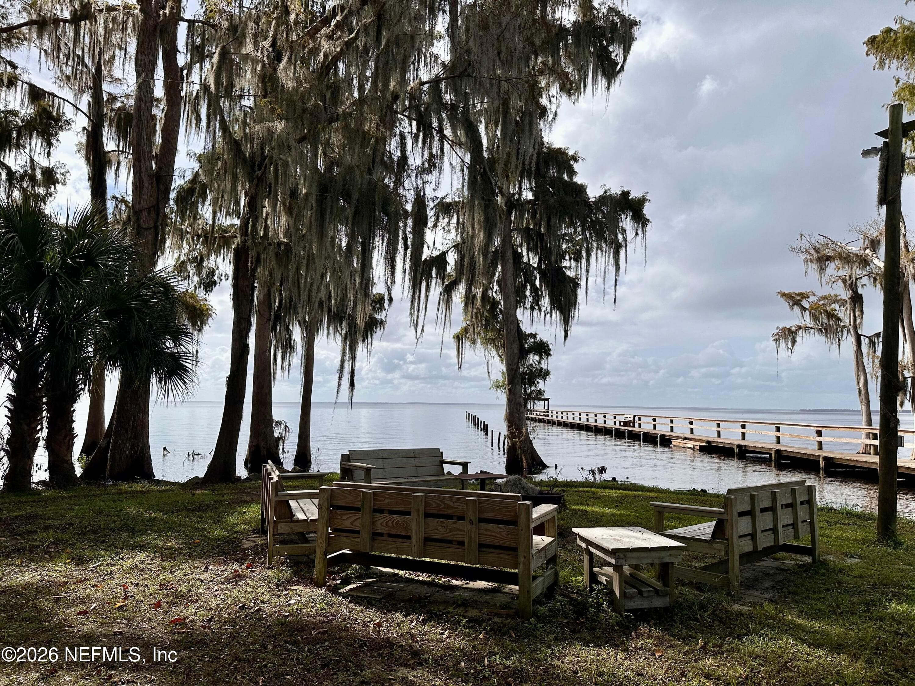 304 LAKESHORE Drive, Georgetown — photo 3