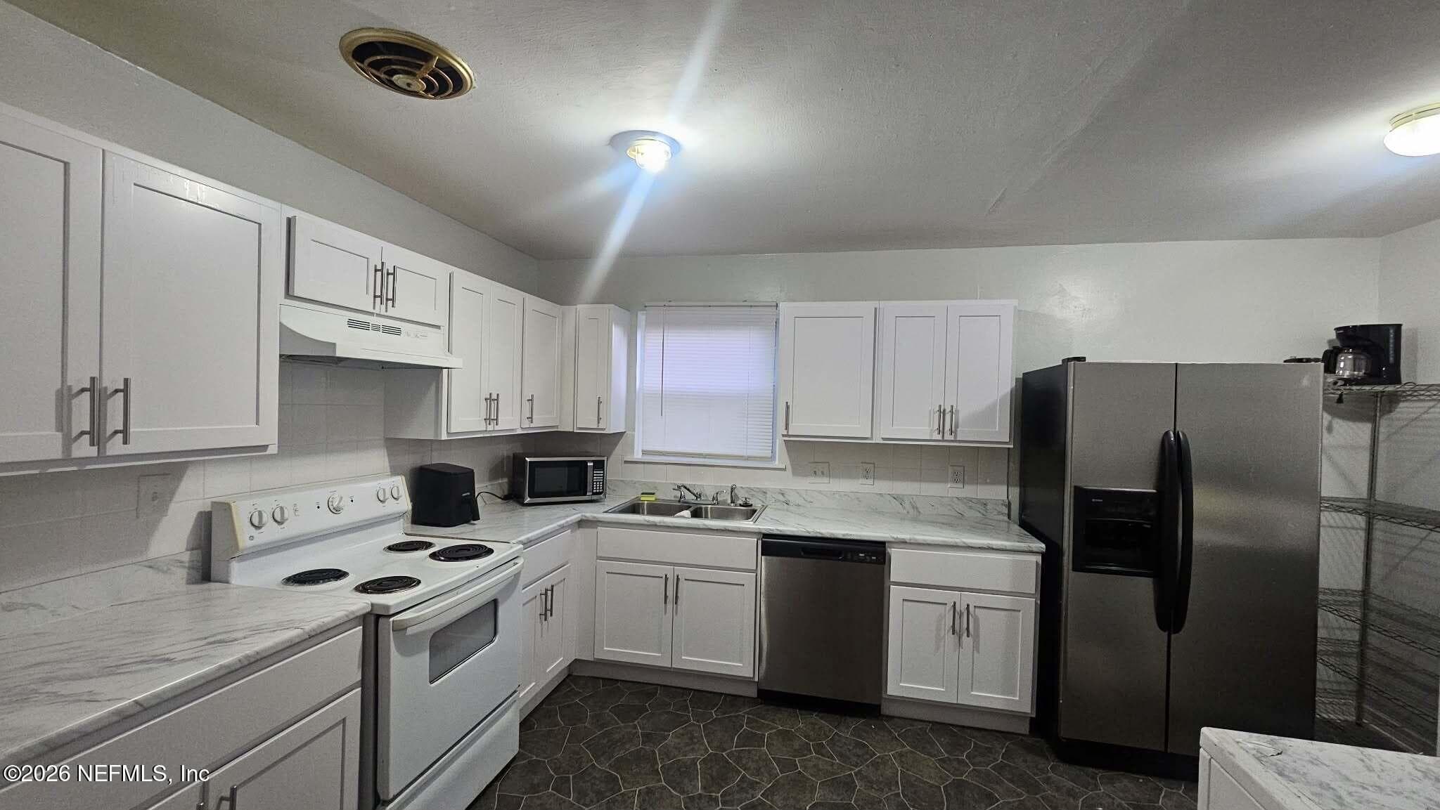 4934 DONNYBROOK Avenue, Jacksonville — photo 2