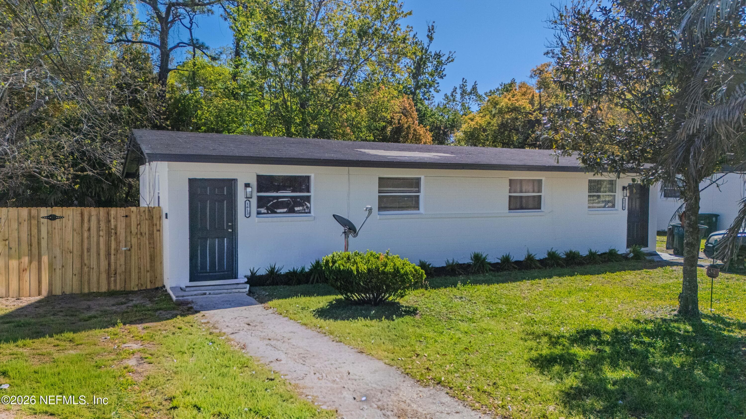 1613 BROOKVIEW Drive S, Jacksonville — exterior
