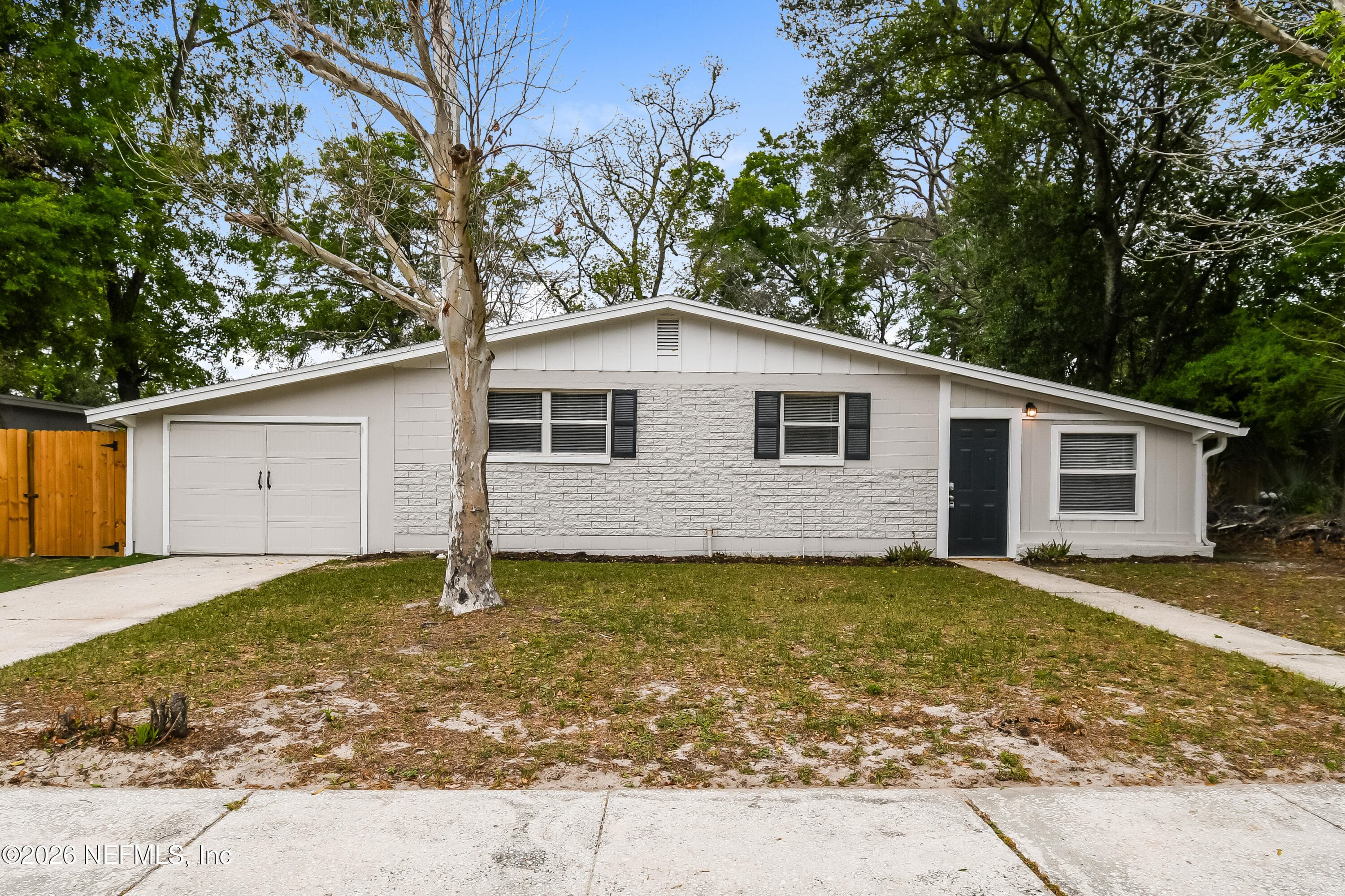 7227 STONEHURST Road N, Jacksonville — exterior