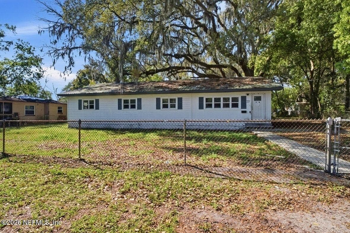 8040 HAMMOND Boulevard, Jacksonville — exterior