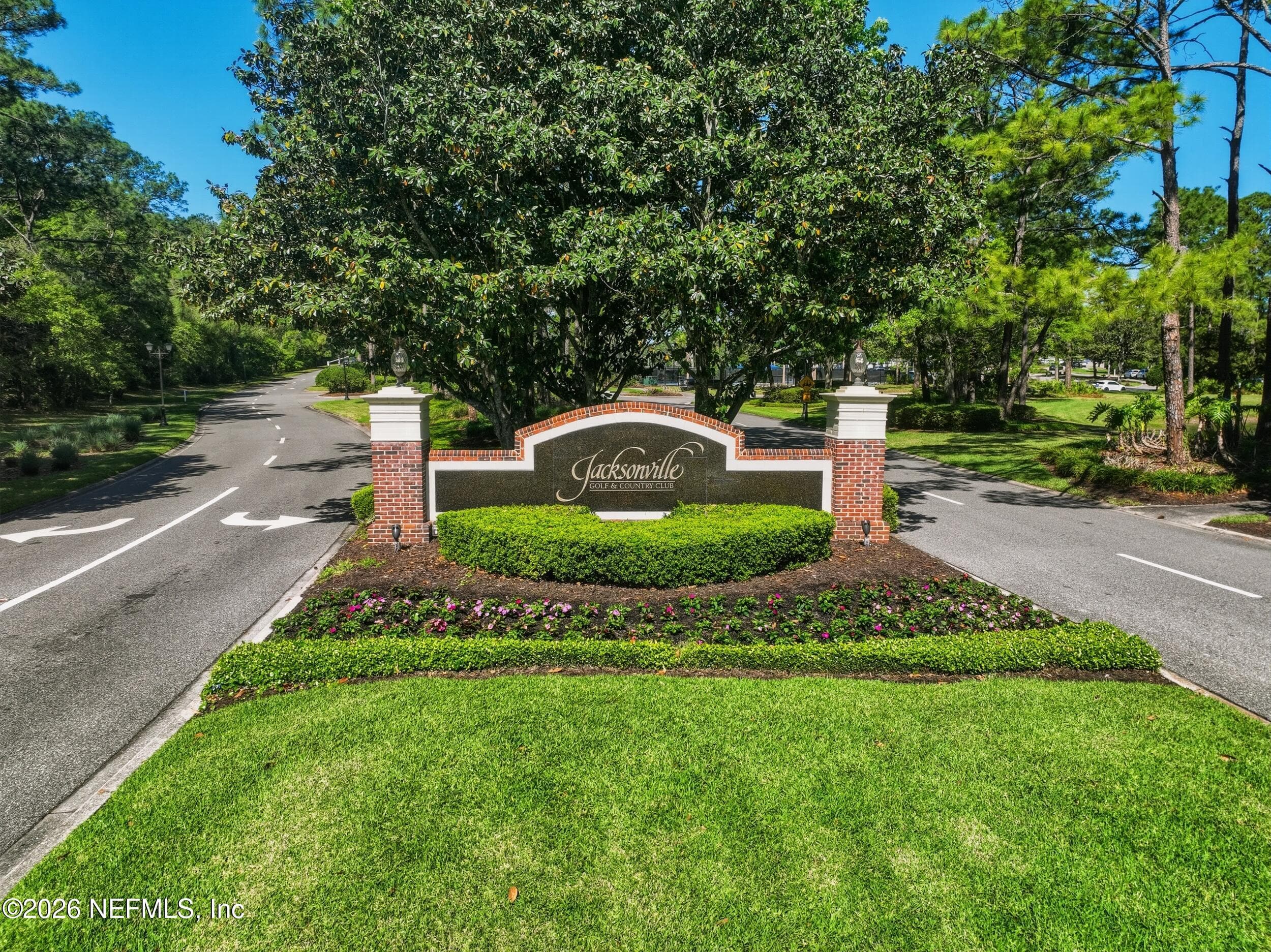 12925 HUNTLEY MANOR Drive, Jacksonville — exterior