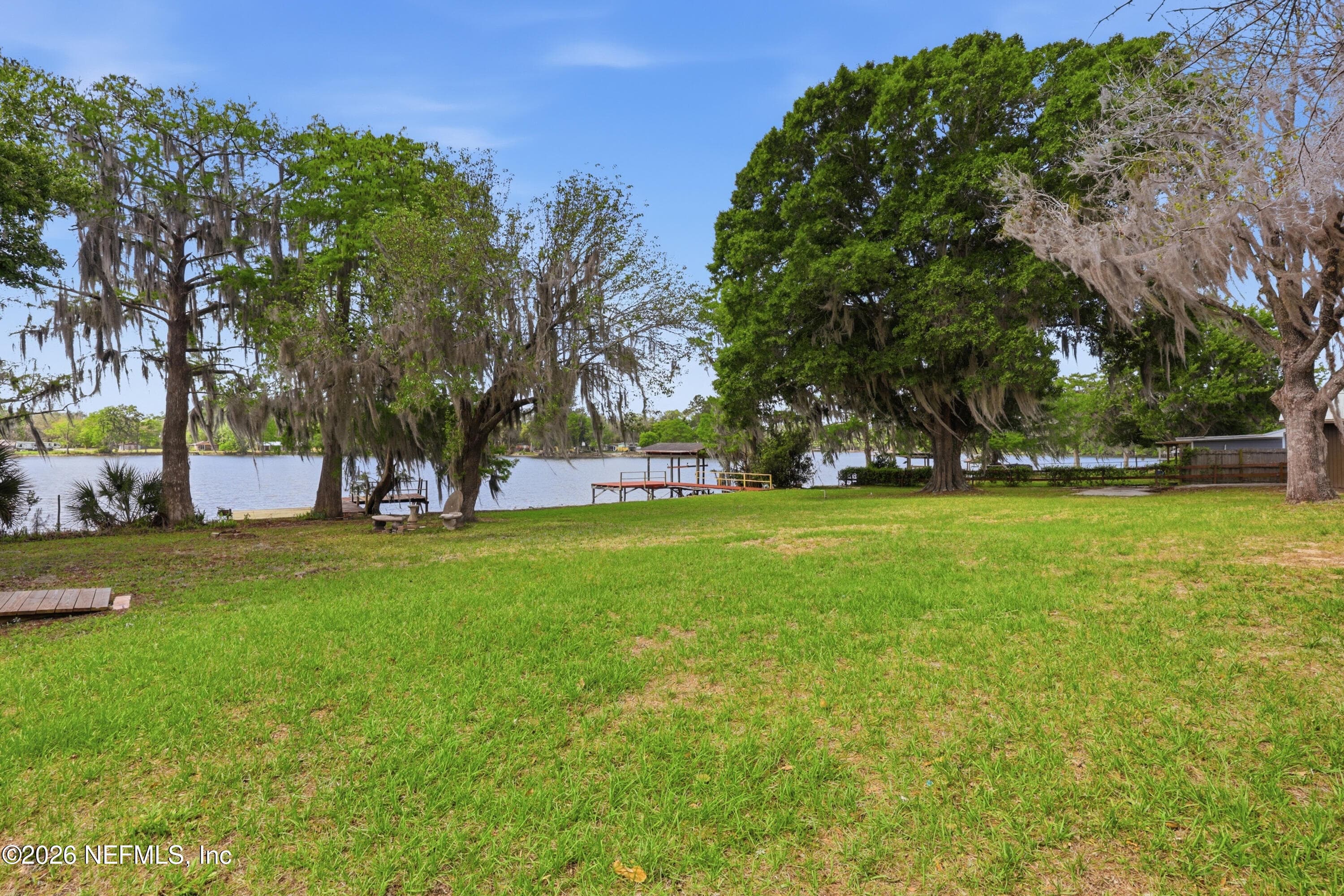 125 TWIN LAKE GROVE Drive, Interlachen — exterior