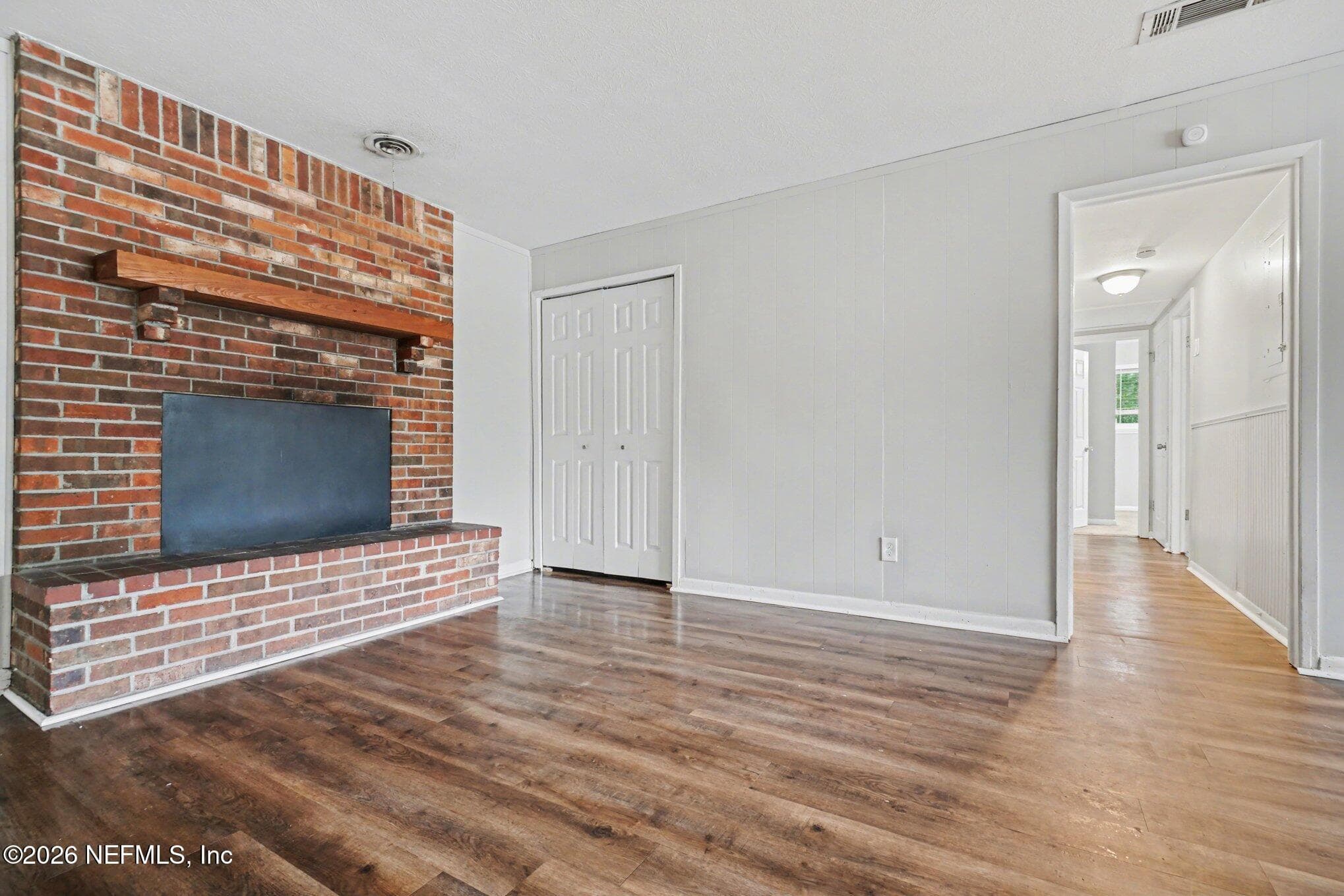 6889 TOM THUMB Drive, Jacksonville — photo 2