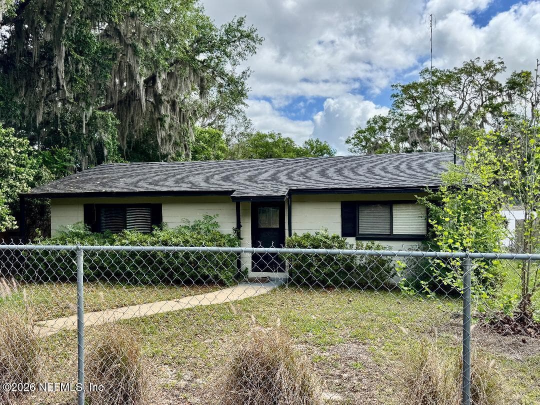 186 LITTLE ORANGE LAKE Drive, Hawthorne — exterior