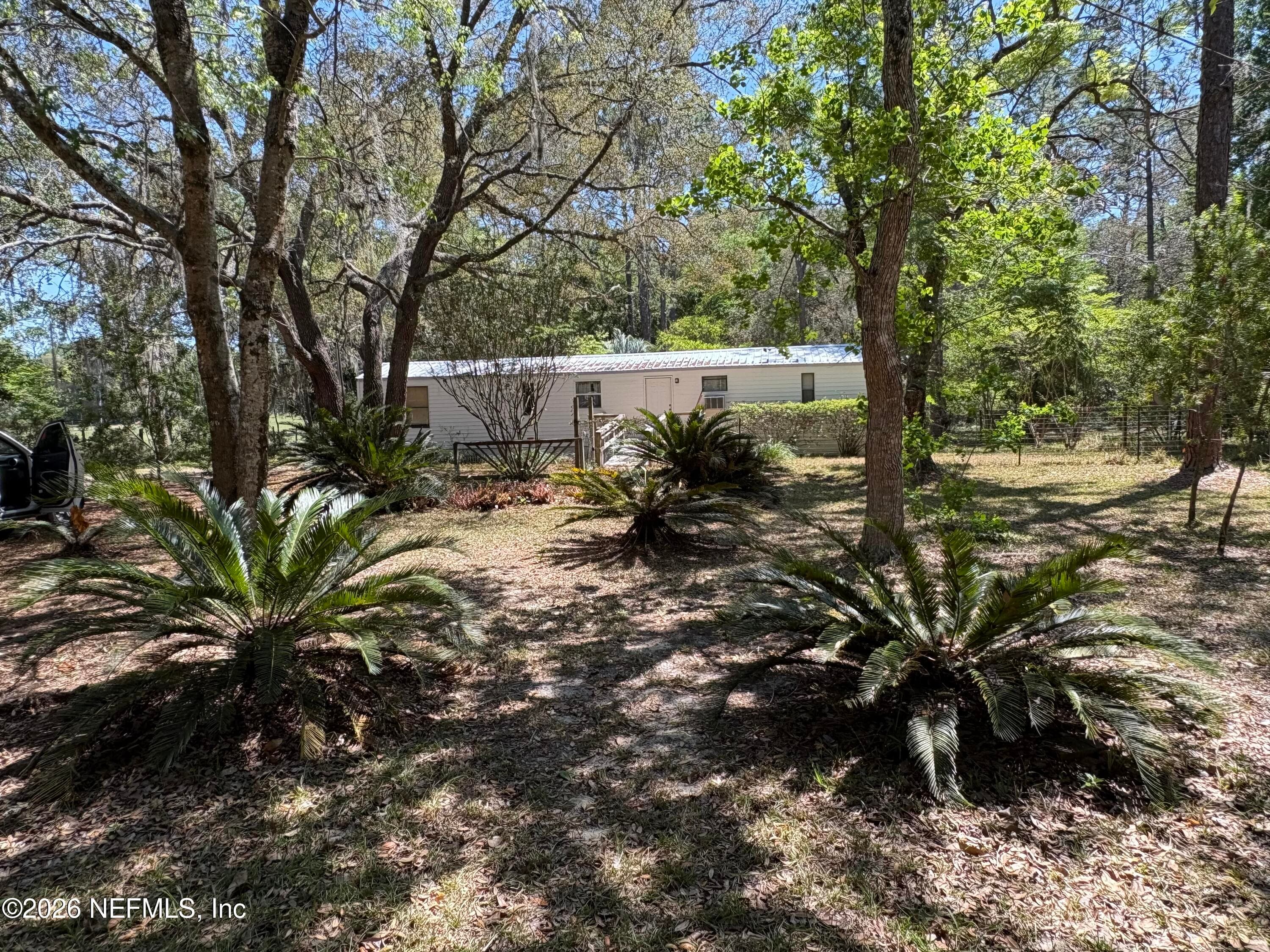 135 & 137 COUNTRY LIVING Lane, Melrose — exterior