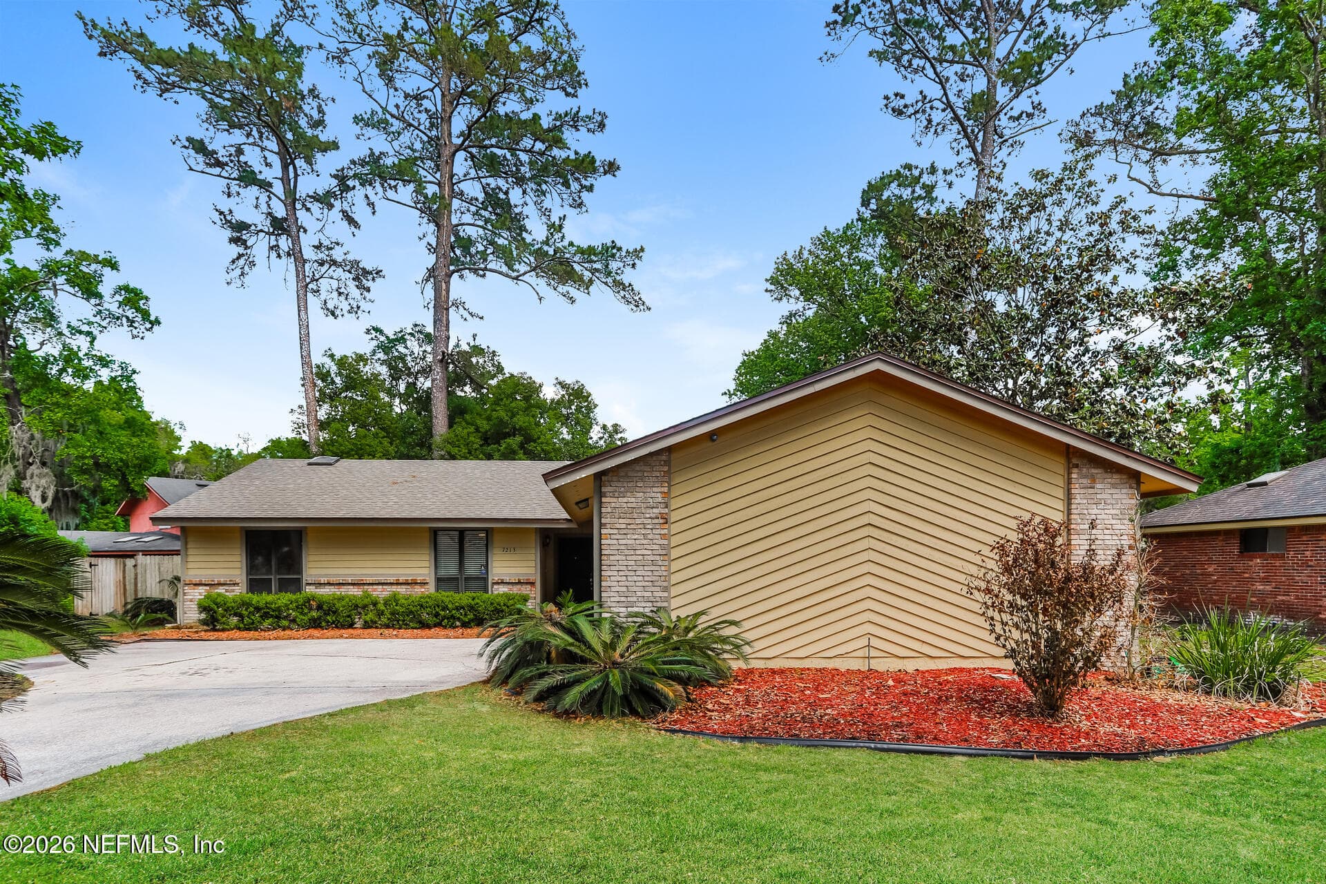 7213 SECRET WOODS Drive, Jacksonville — exterior