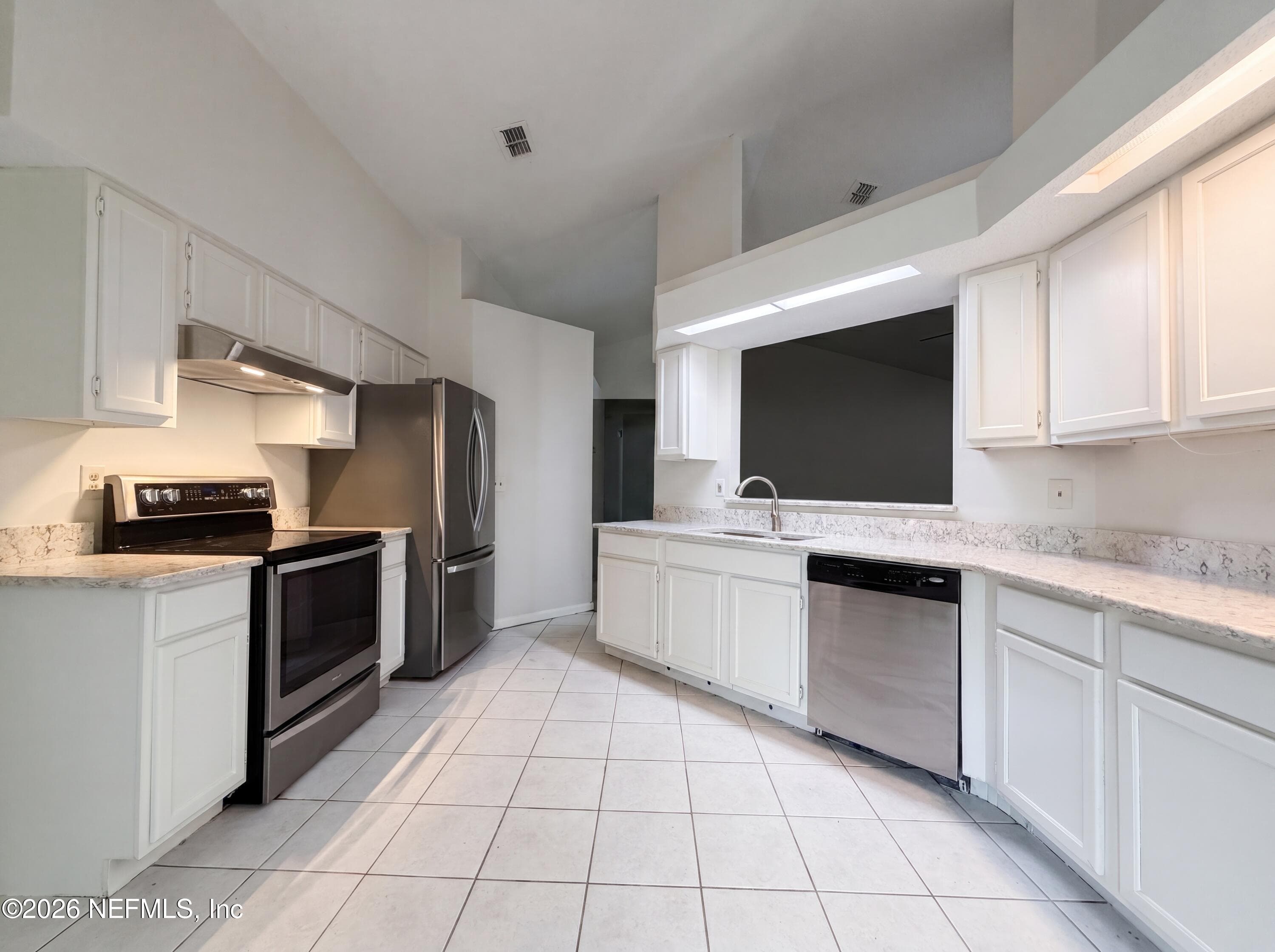 7737 PEPPER Circle E, Jacksonville, FL 32244, Jacksonville — photo 2