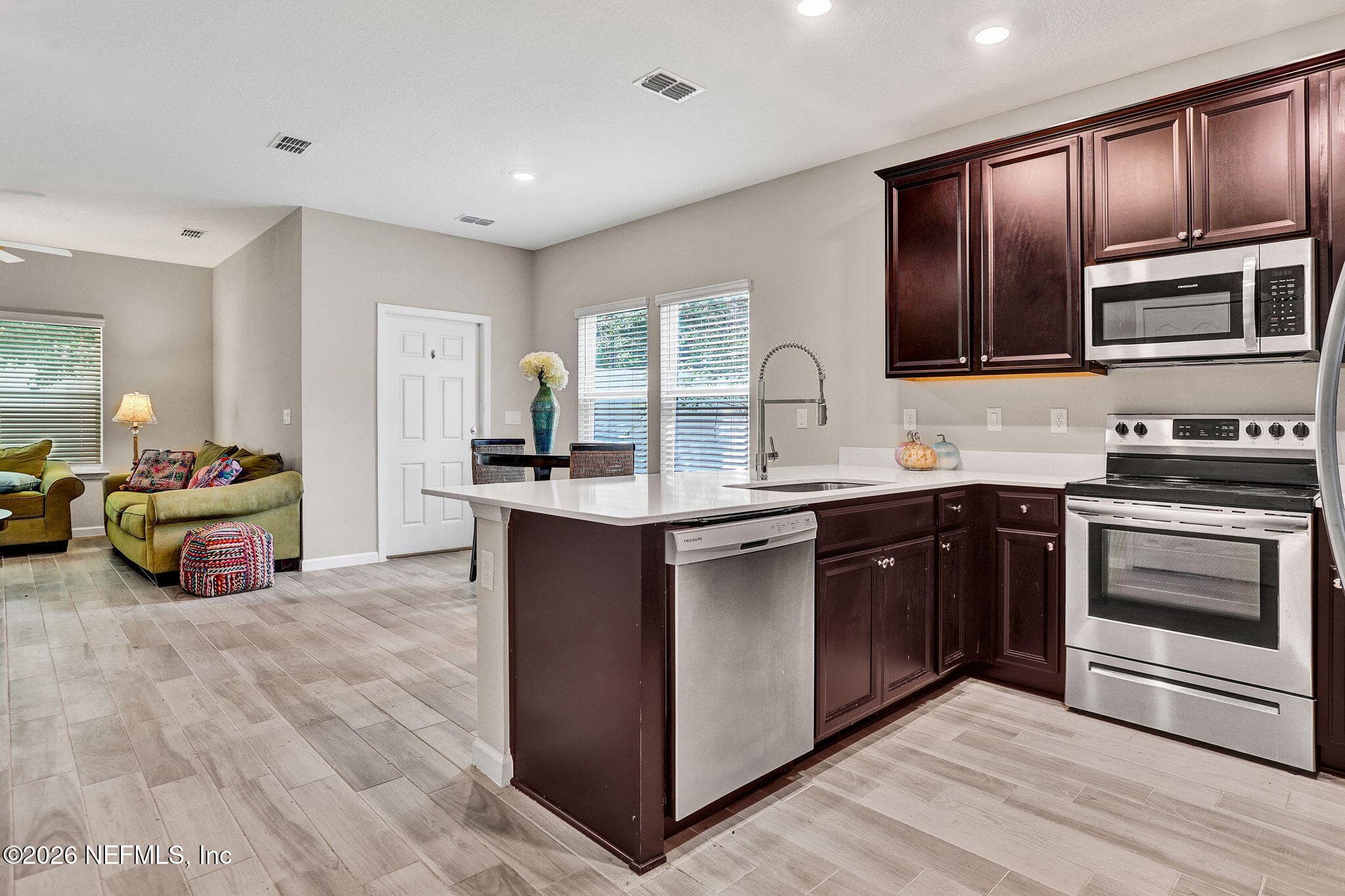 7365 PALM HILLS Drive, Jacksonville — exterior
