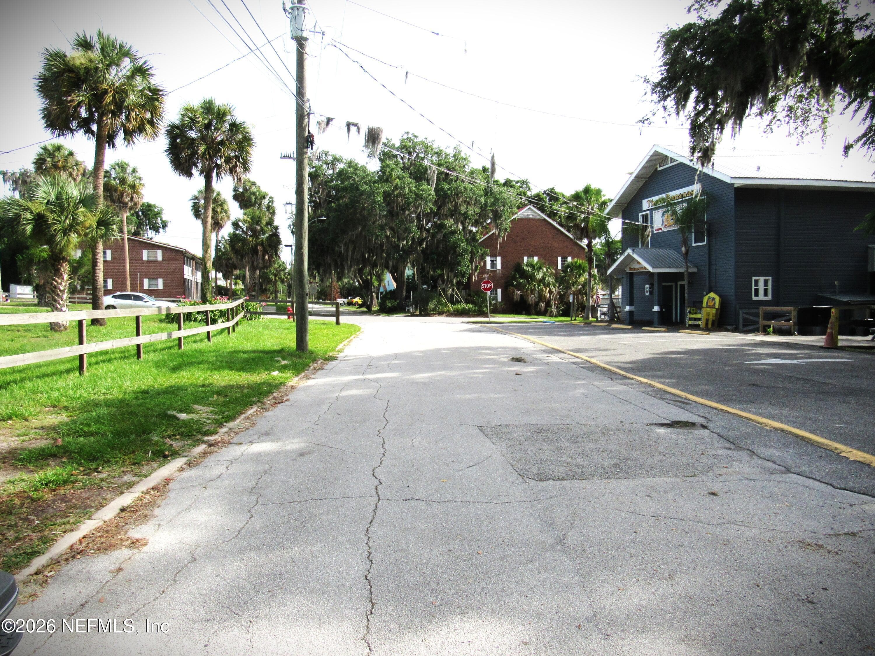 14 S LAKE Street, Crescent City — photo 3