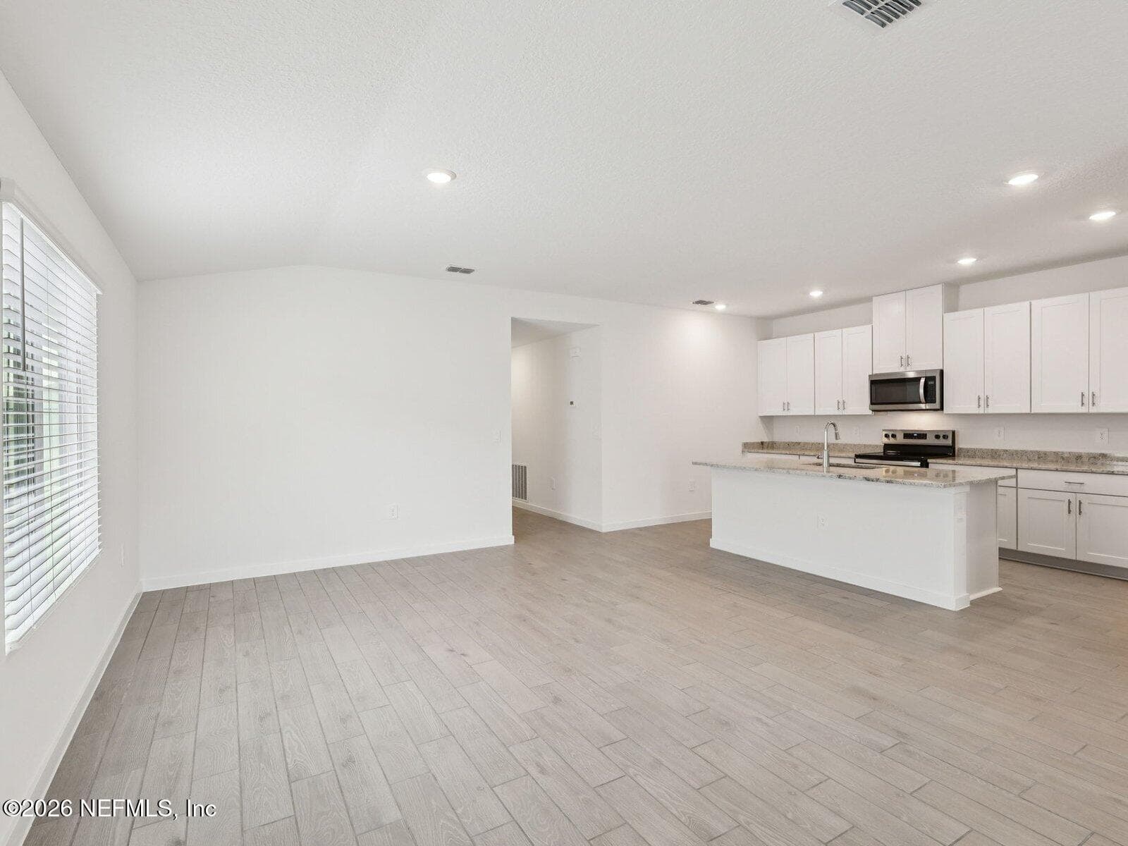 7337 EVERETT FOREST Drive, Jacksonville — photo 3