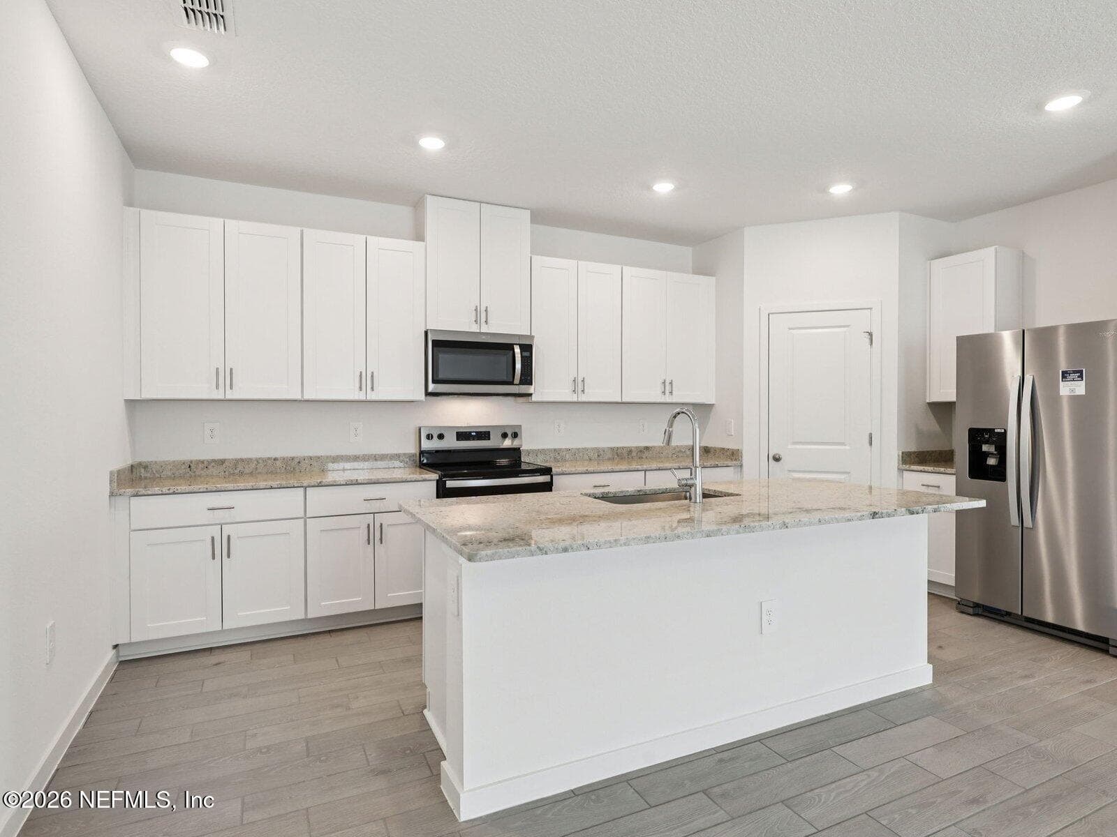 7337 EVERETT FOREST Drive, Jacksonville — photo 2