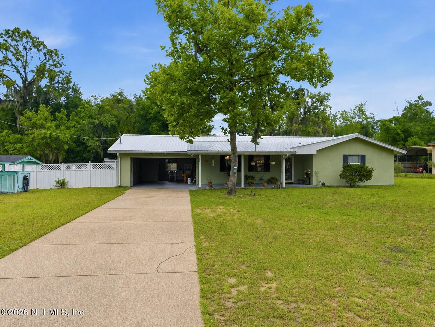 334 7TH Way, Interlachen — exterior