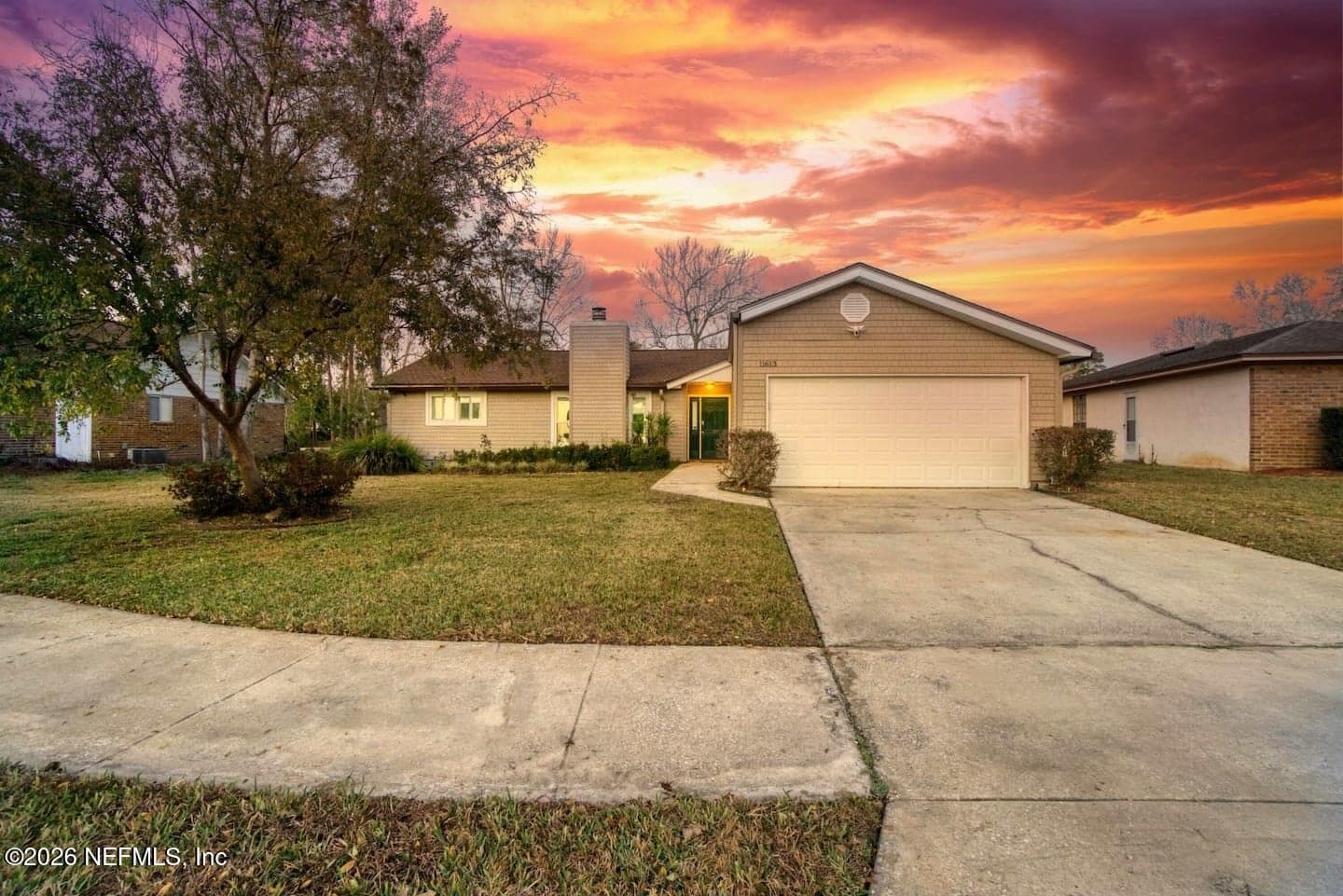 11613 LAKE RIDE Drive, Jacksonville — exterior