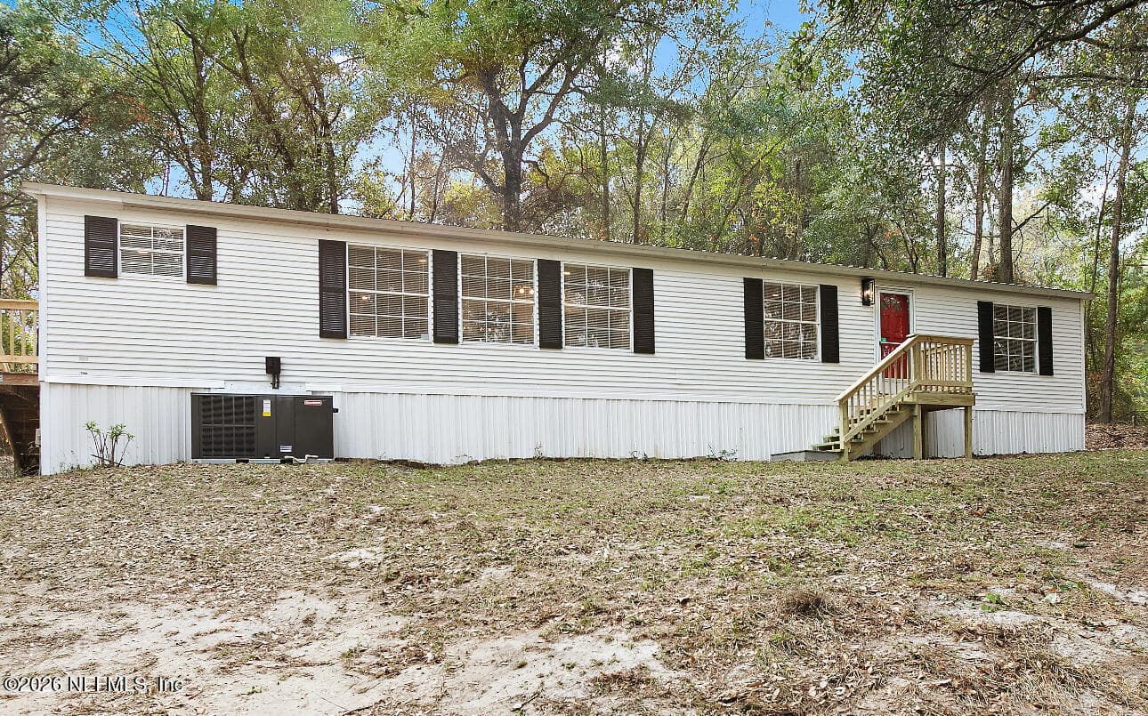 66 PANDA Avenue, Middleburg — exterior
