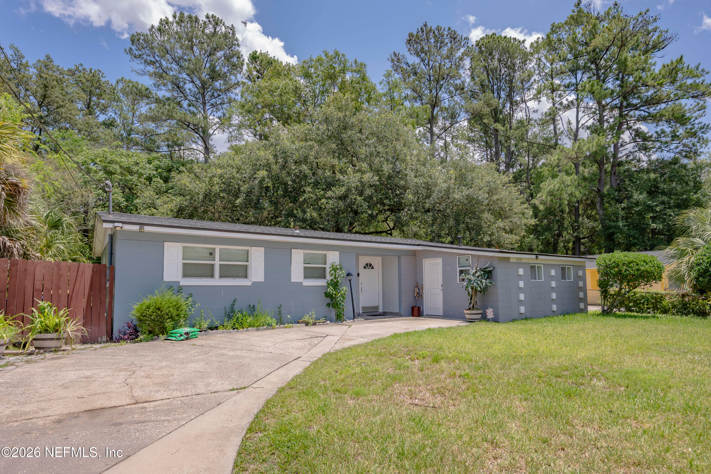 2337 BETSY Drive, Jacksonville — exterior