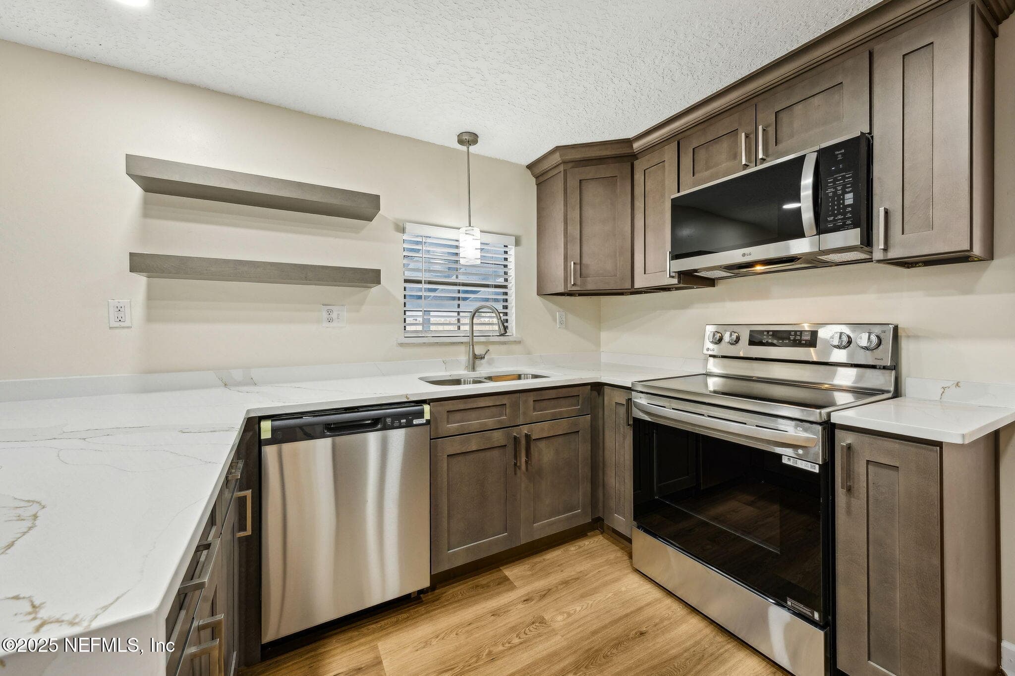 7611 MCCOWAN Drive, Jacksonville — photo 2