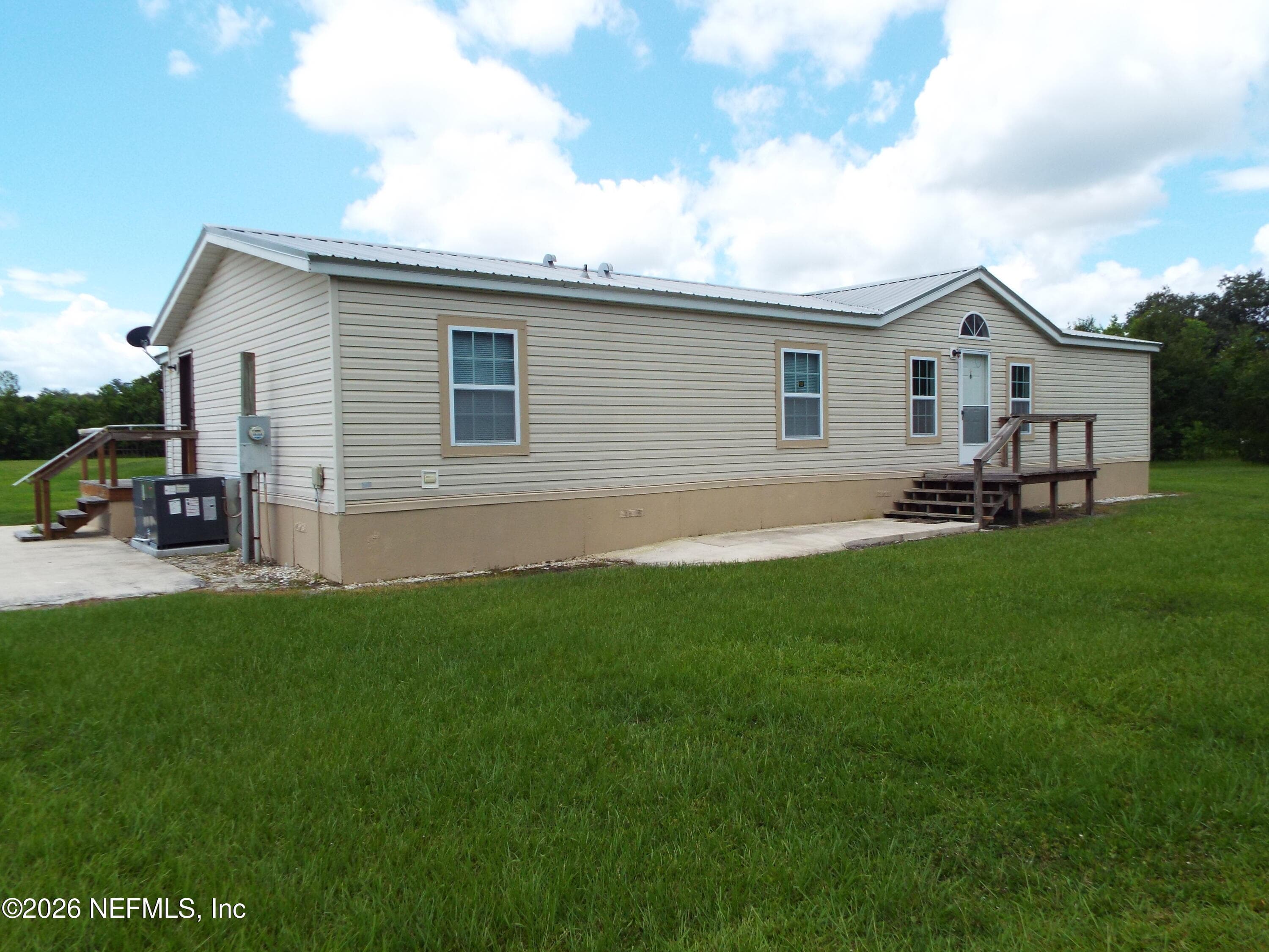 305 PALMETTO BLUFF Road, Palatka — exterior