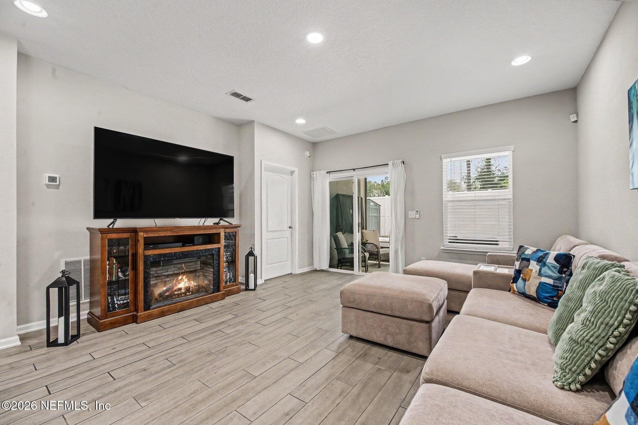 8292 CAPE FOX Drive, Jacksonville — photo 2