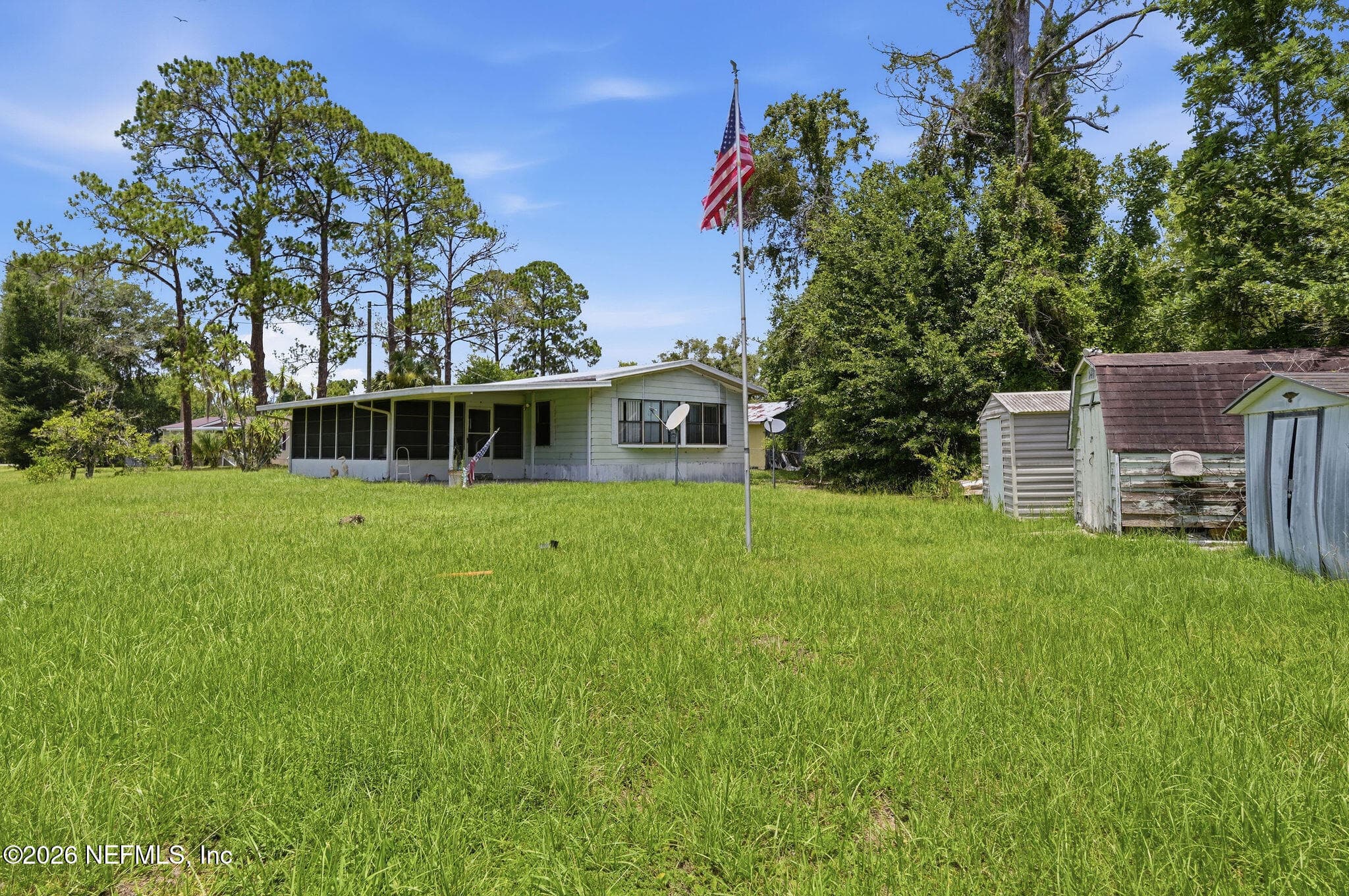 100 ALLIGATOR Circle, Crescent City — exterior