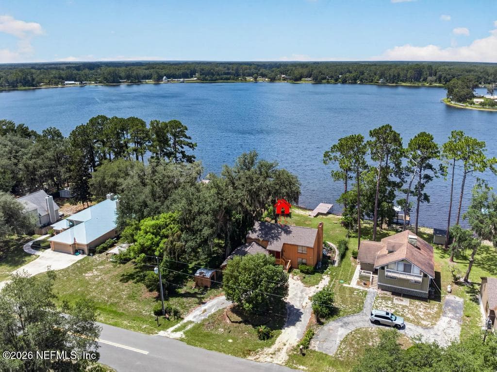 157 IDA Boulevard, Interlachen — exterior