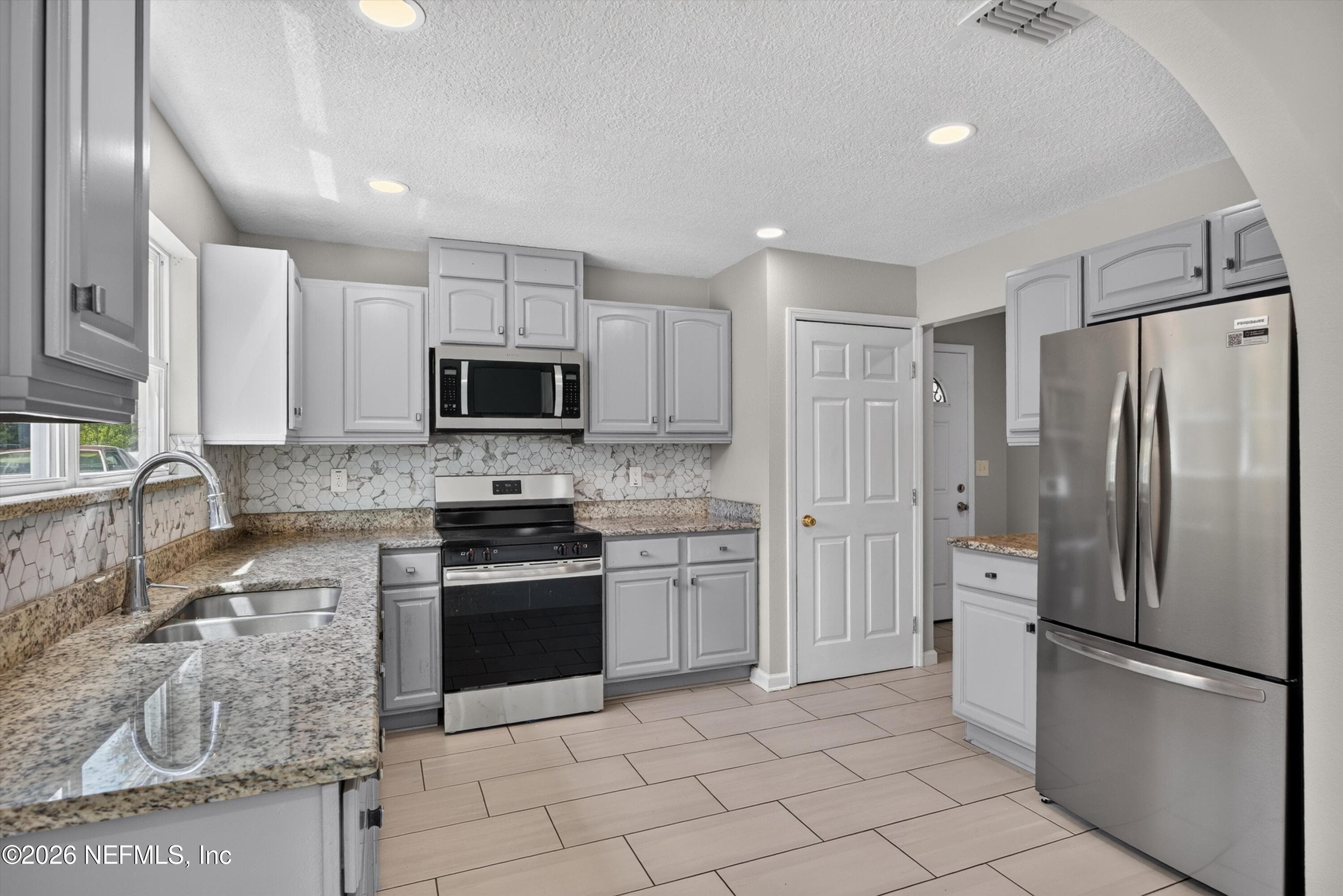7015 MISS MUFFET Lane N, Jacksonville — photo 2