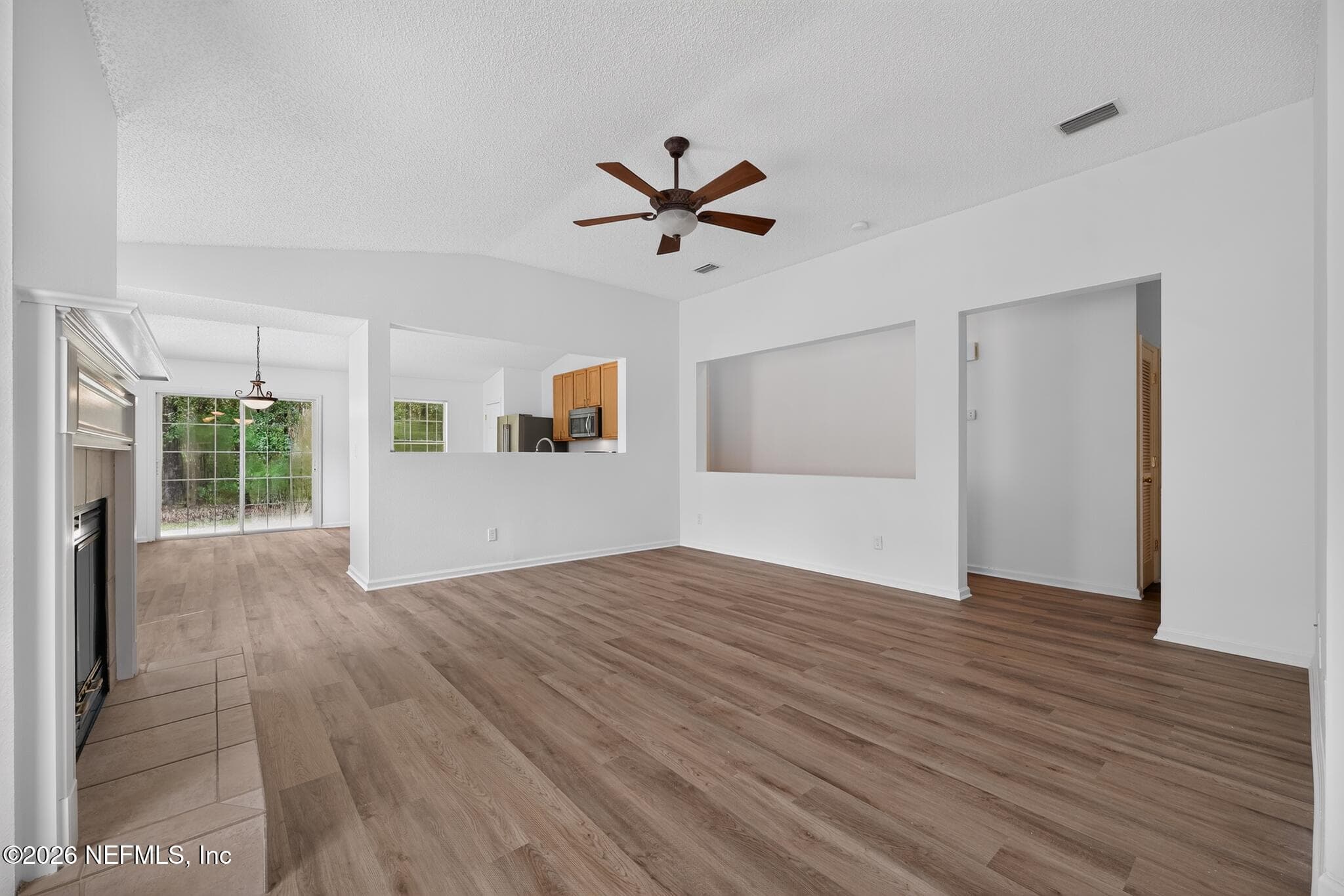 8066 LEAFCREST Drive, Jacksonville — photo 2
