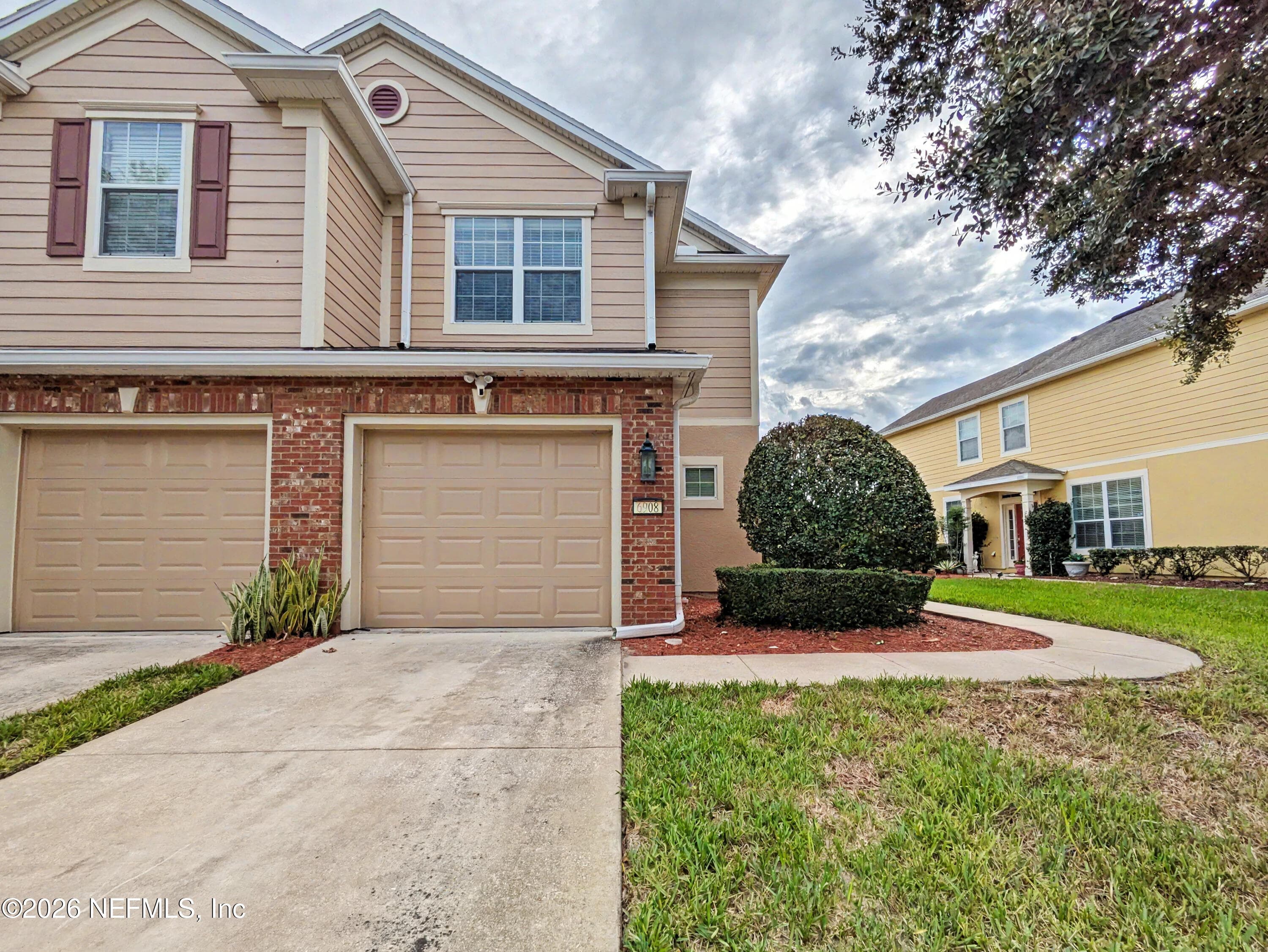 6908 ROUNDLEAF Drive, Jacksonville — exterior