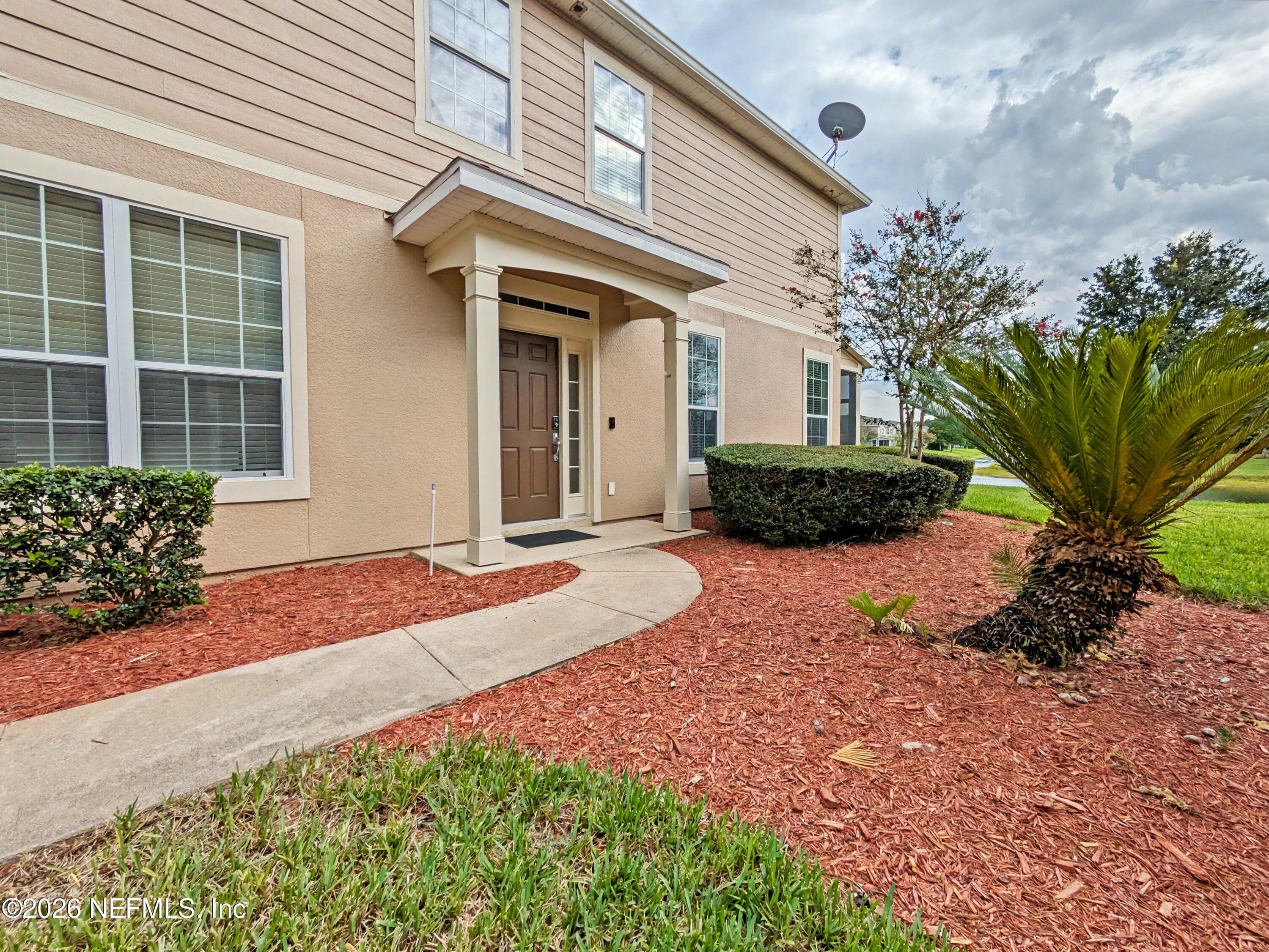6908 ROUNDLEAF Drive, Jacksonville — photo 3