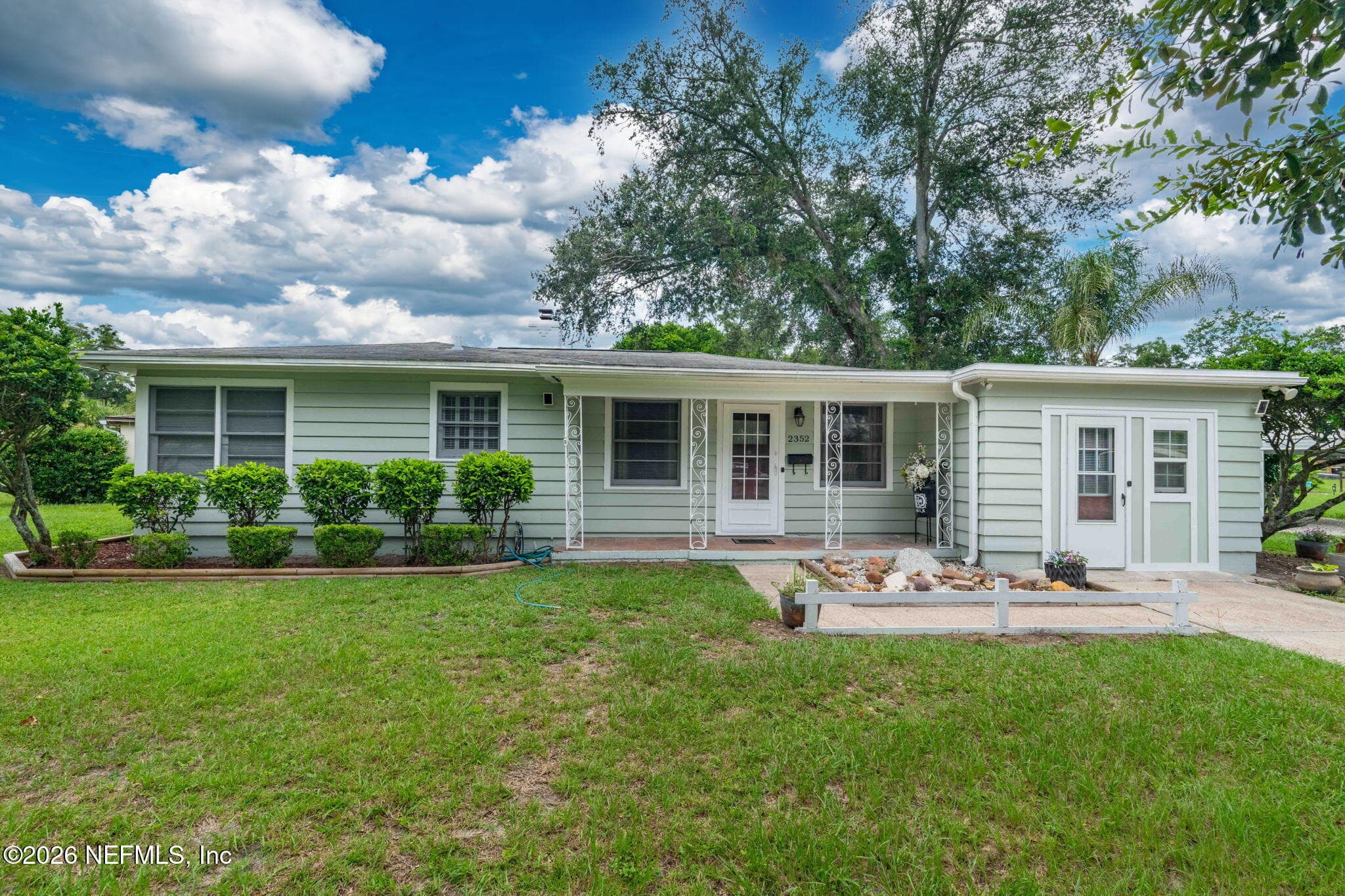 2352 WOODRIDGE Road, Jacksonville — exterior