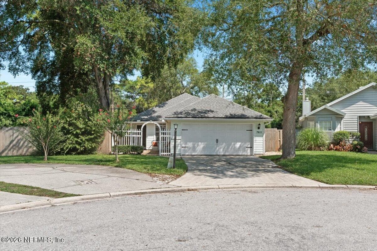 7611 LEAFY FOREST Way, Jacksonville — exterior