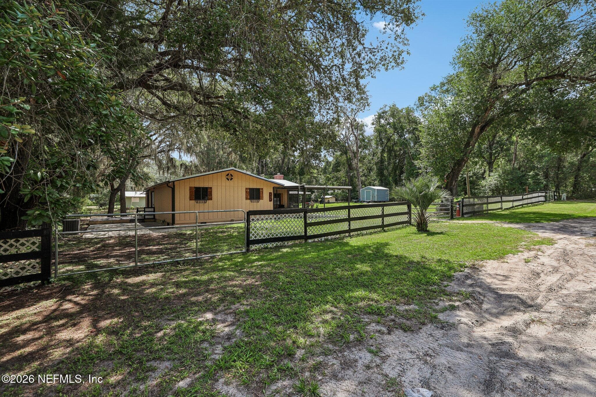 212 DOGWOOD Drive, Interlachen — exterior