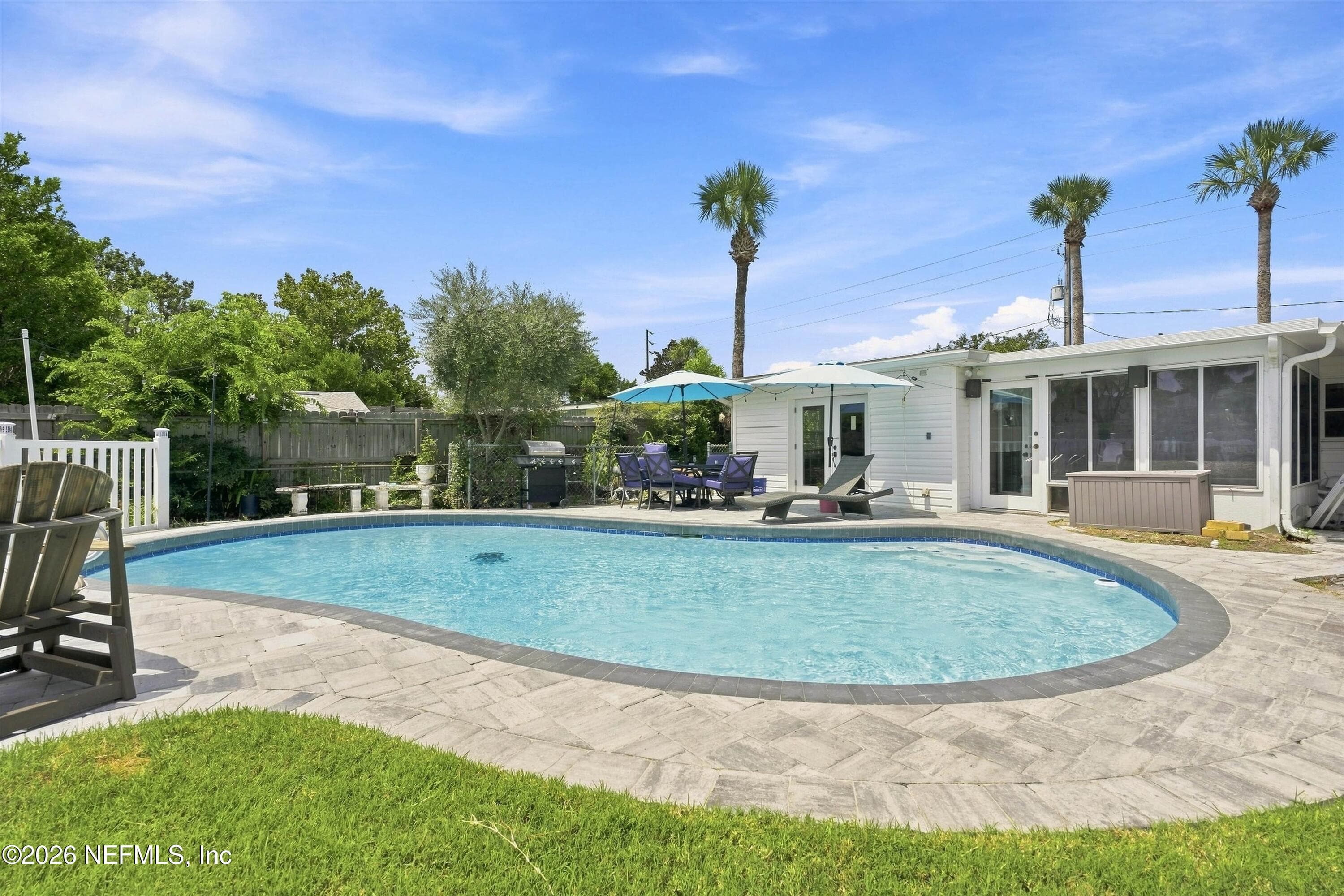 902 N 8TH Avenue N, Jacksonville Beach — exterior
