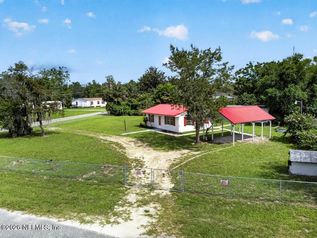 344 5TH Way, Interlachen — exterior