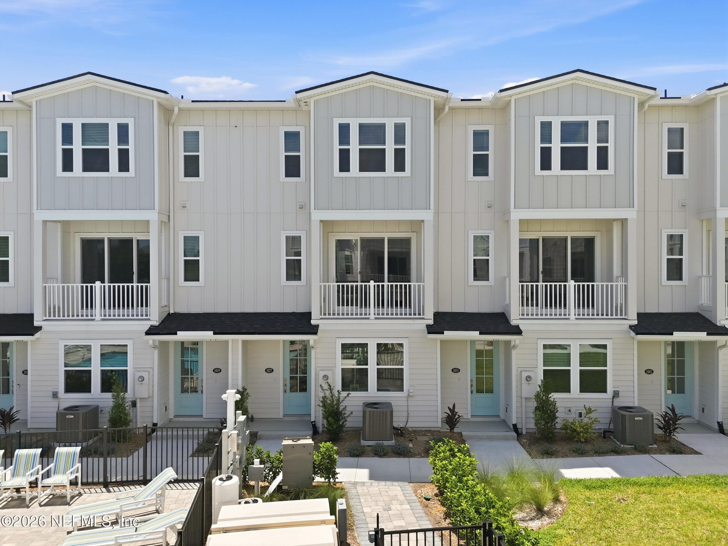 1027 N 1ST Avenue N, Jacksonville Beach — exterior