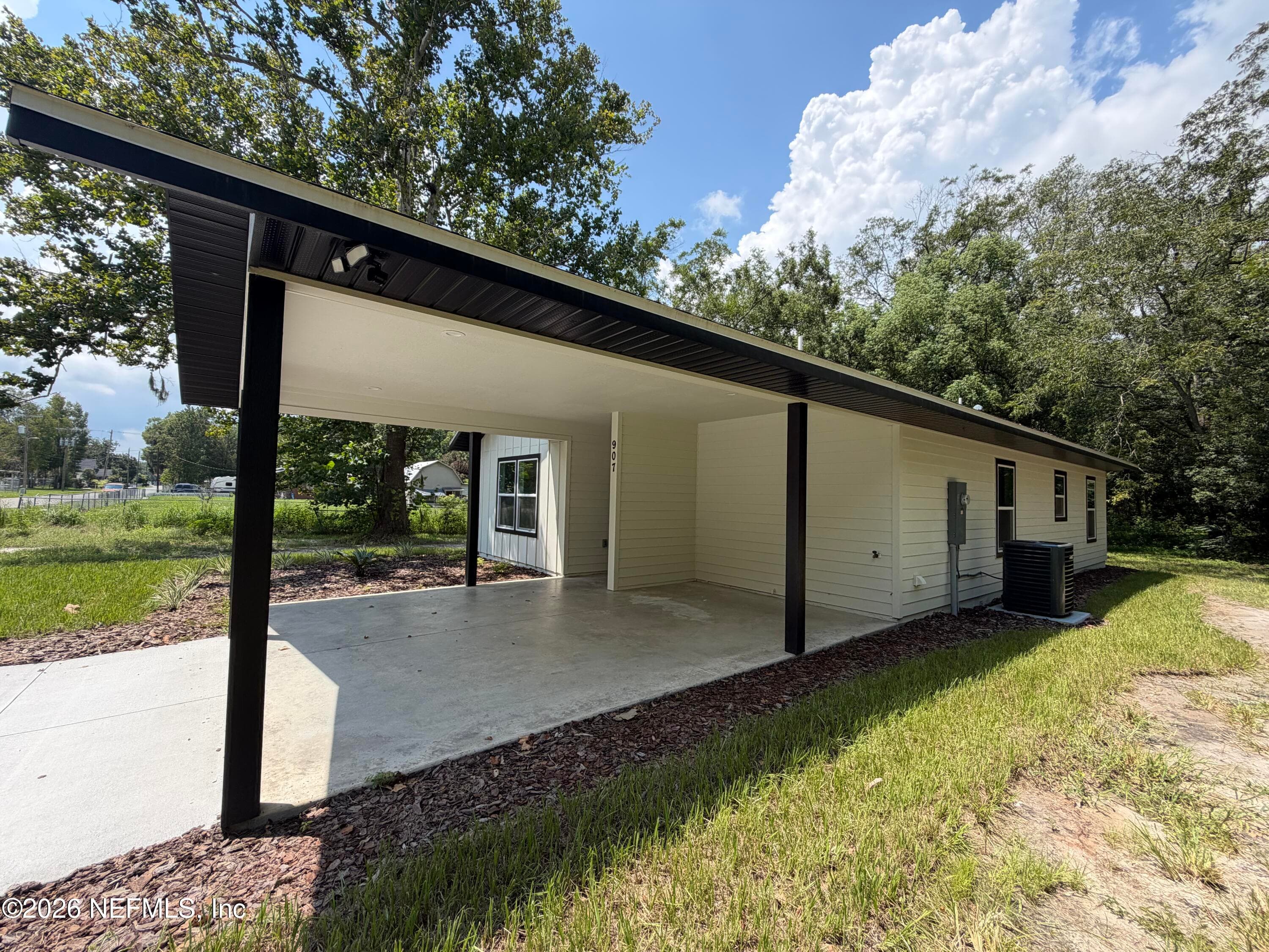 907 N THOMPSON Street, Starke, FL 32091, Starke — photo 2