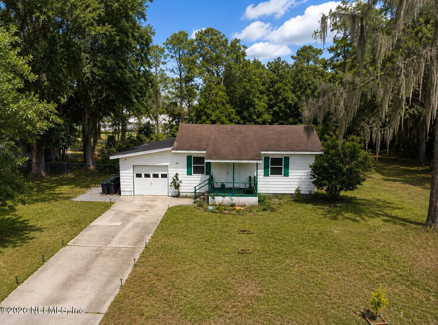 423 HOLIDAY Drive, Interlachen — exterior