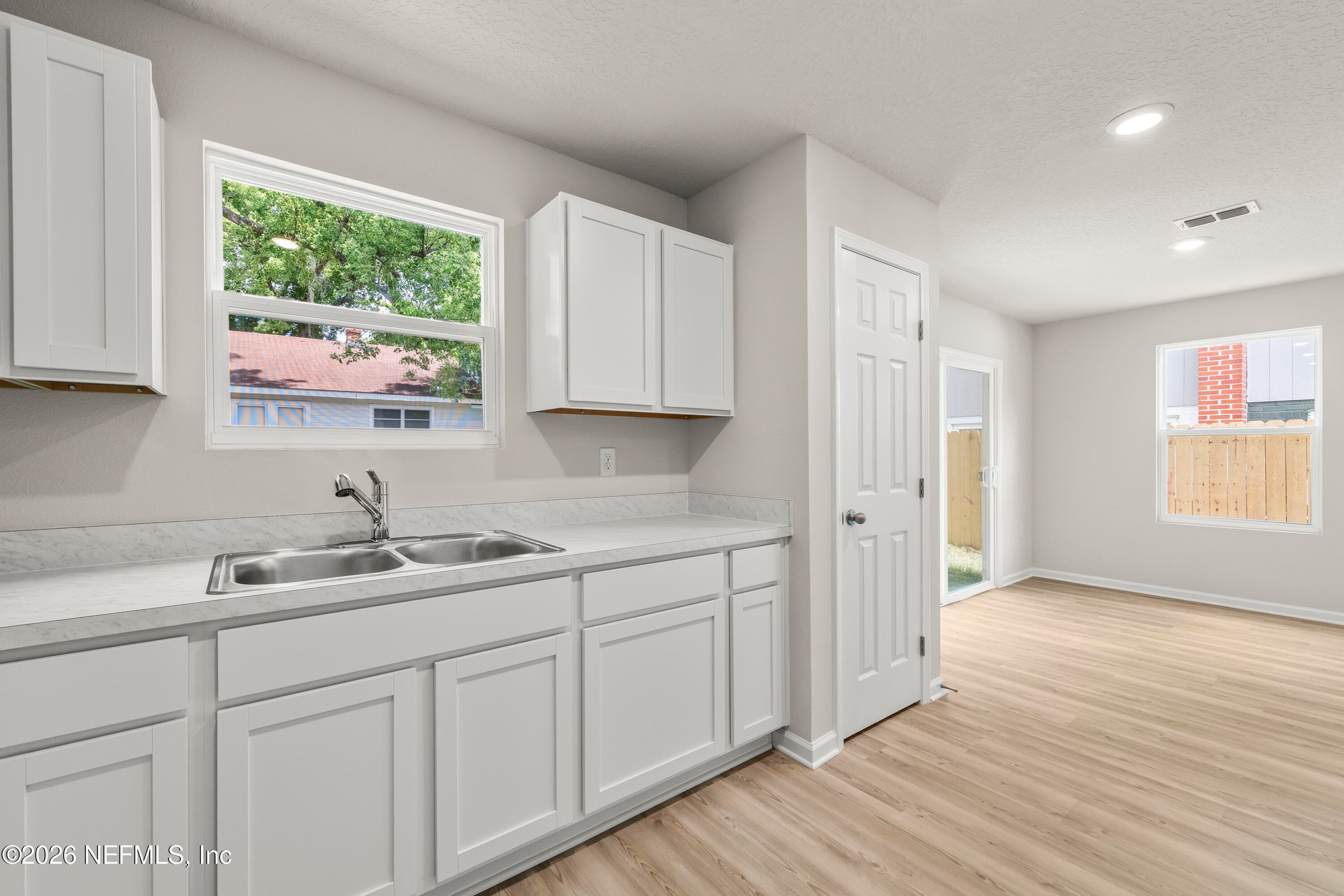 243 W 39th Street, Jacksonville — photo 3