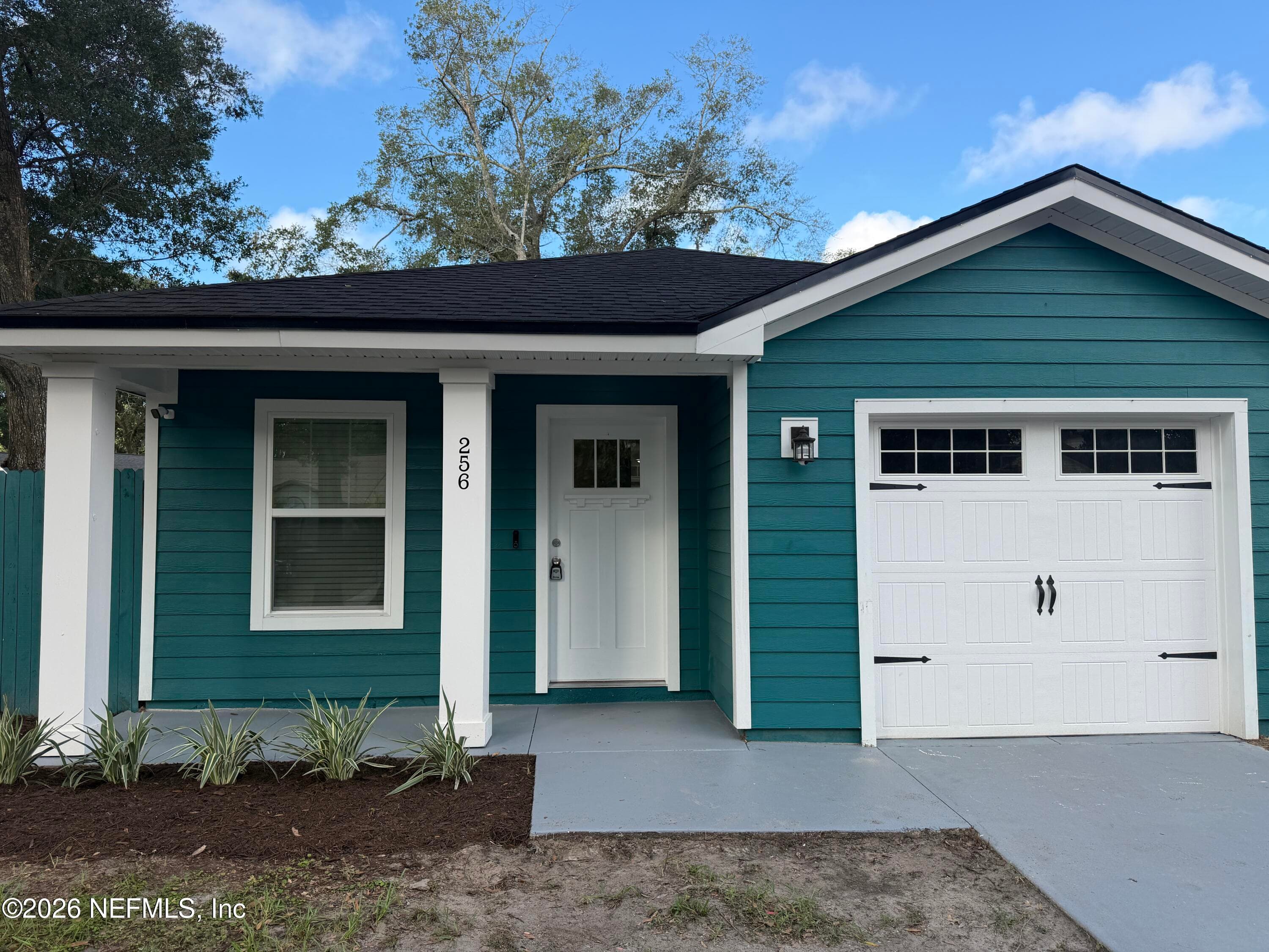 256 AQUARIUS Circle N, Jacksonville — exterior
